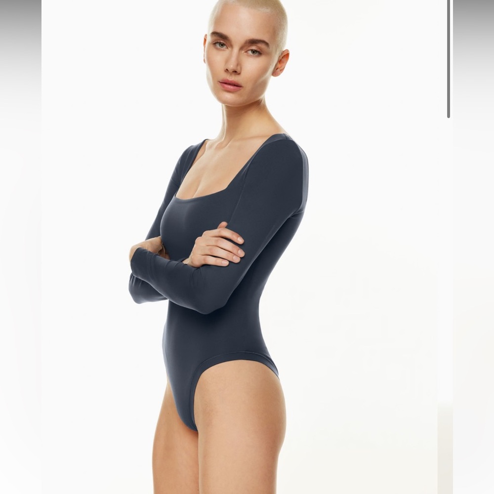 Aritzia contour bodysuit size small white